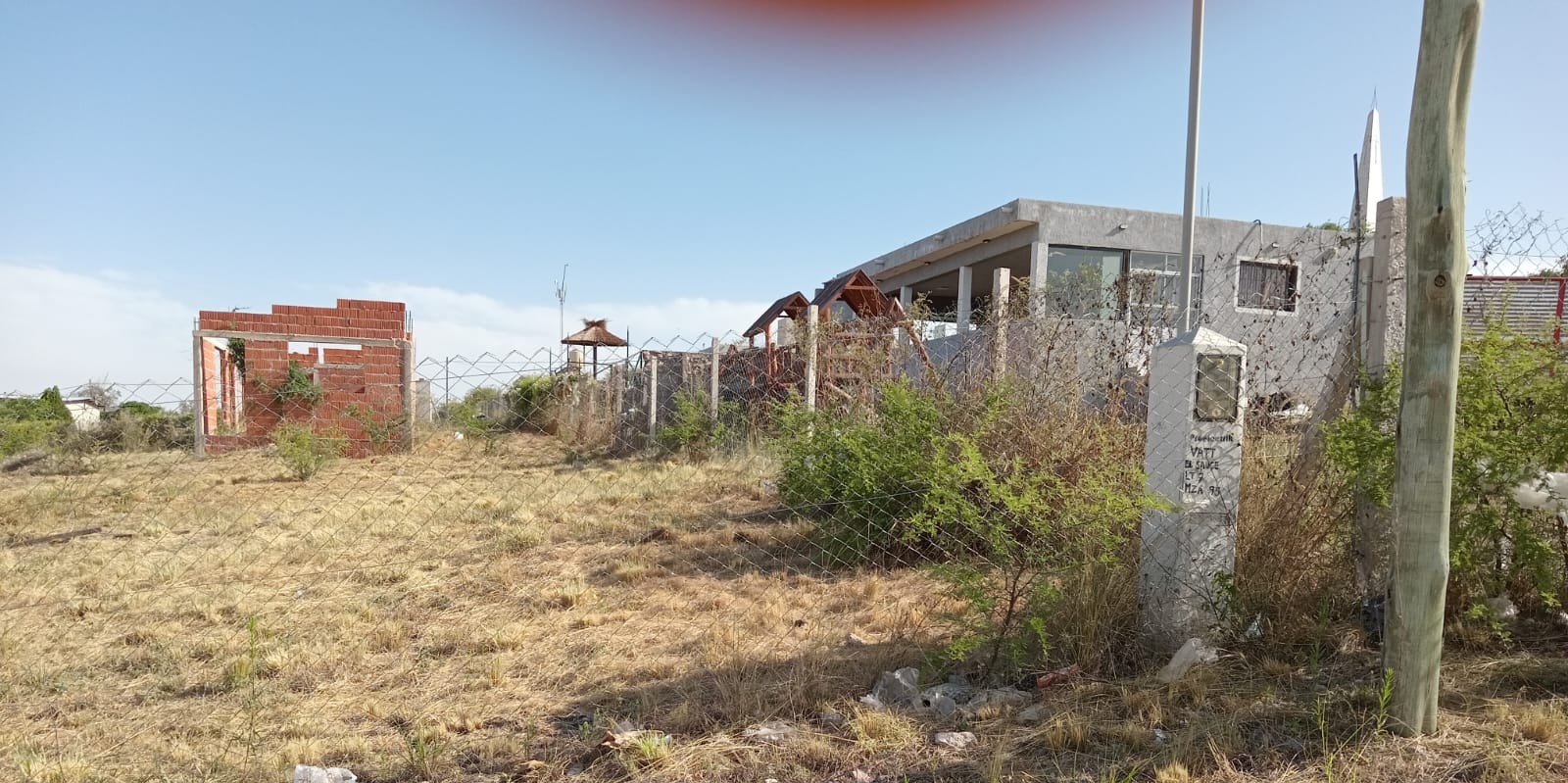 Hermoso TERRENO C/ CASA EN CONSTRUCCIÓN EN VENTA   - Imagen 4